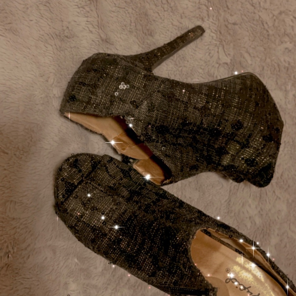 Heels - Picture 4 of 4